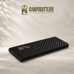 Nitecore NB Air posée à plat – power bank la plus légère pour la randonnée, batterie externe 5000 mAh format slim en fibre de carbone pour minimiser le poids du sac à dos
