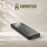 Power bank randonnée Nitecore NB10000 posée à plat – batterie externe compacte 10000 mAh avec coque carbone pour minimiser le poids en montagne