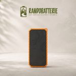 Batterie externe randonnée Xtorm XR202 – power bank 10000 mAh étanche et résistante, format allongé avec bordure orange de protection, pour les sorties trekking et bivouac